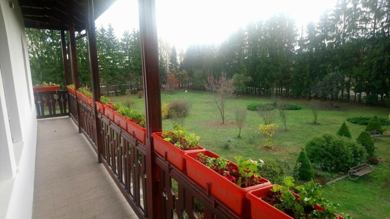 Gasthaus Casa "Ierusalim-Hozeva-Hozeva" Minastirea Neamt Exterior foto